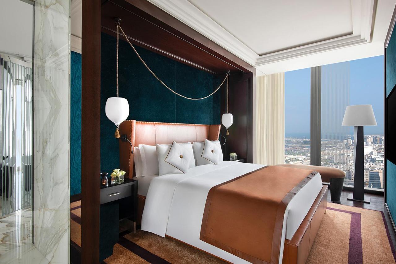 Banyan Tree Doha At La Cigale Mushaireb Εξωτερικό φωτογραφία A bedroom at the Ritz-Carlton, DIFC