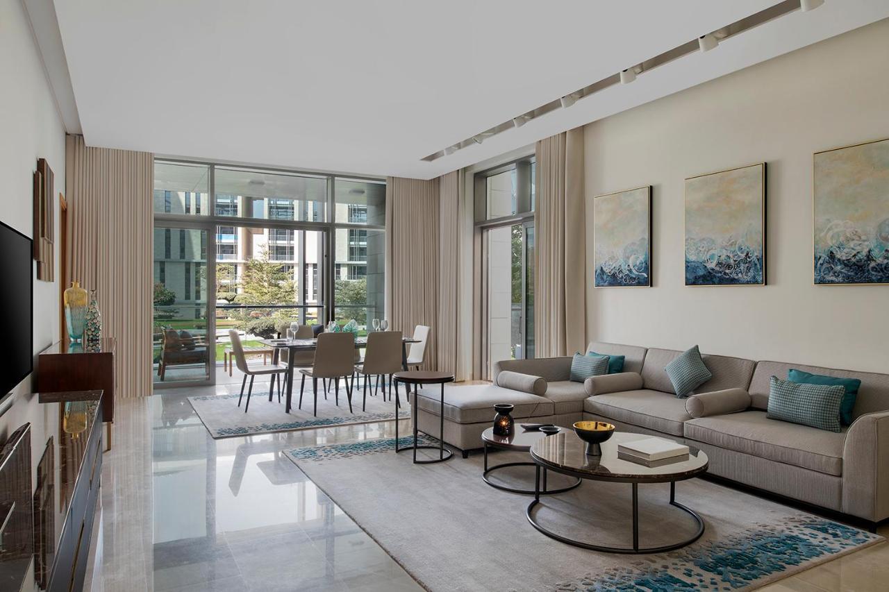Banyan Tree Doha At La Cigale Mushaireb Εξωτερικό φωτογραφία A living room at the Ritz-Carlton, DIFC
