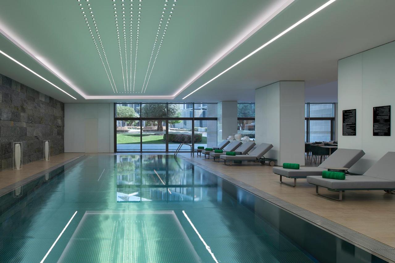 Banyan Tree Doha At La Cigale Mushaireb Εξωτερικό φωτογραφία The swimming pool at the hotel