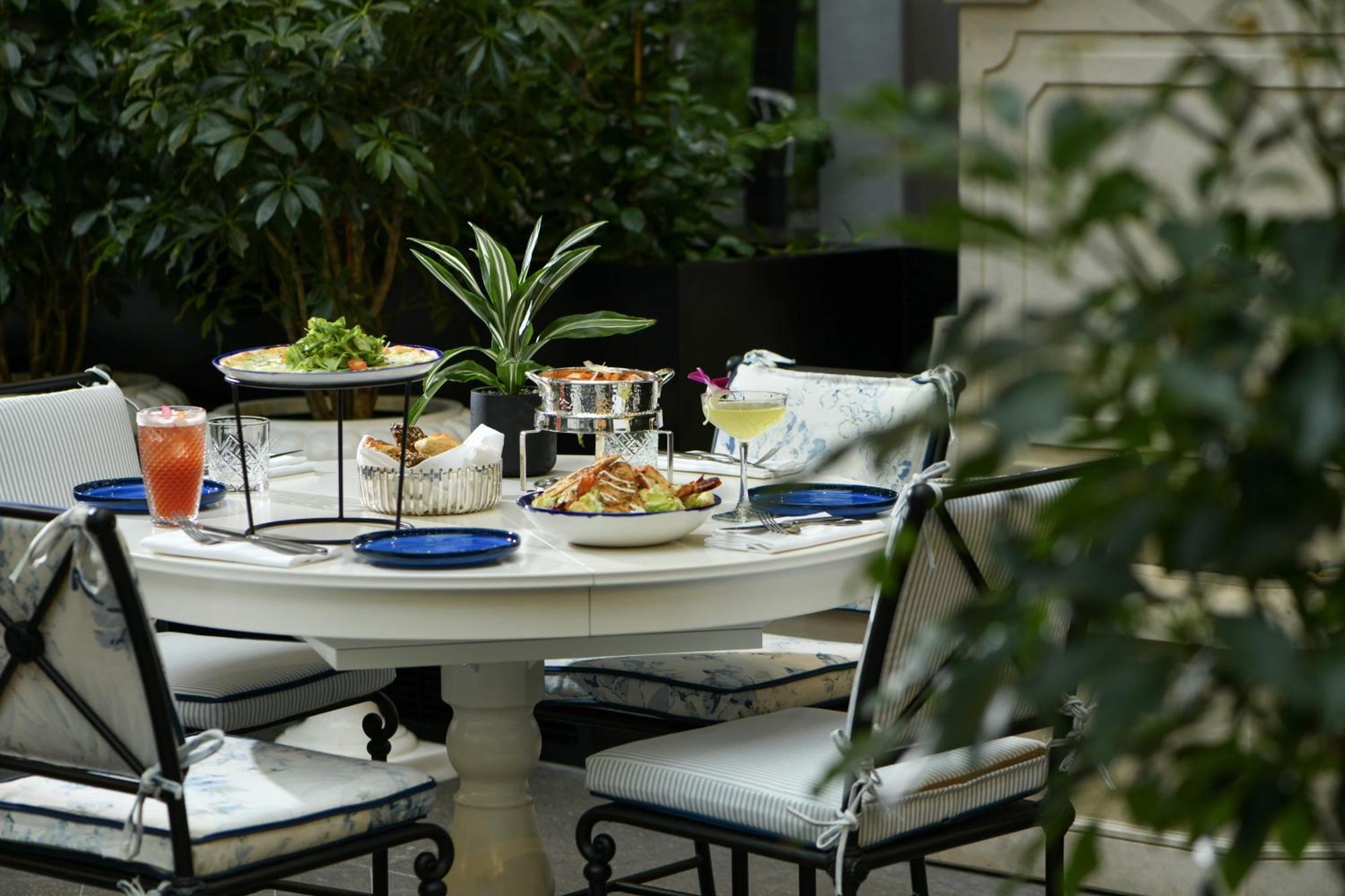 Banyan Tree Doha At La Cigale Mushaireb Εξωτερικό φωτογραφία A table set for afternoon tea at the Mandarin Oriental, Paris